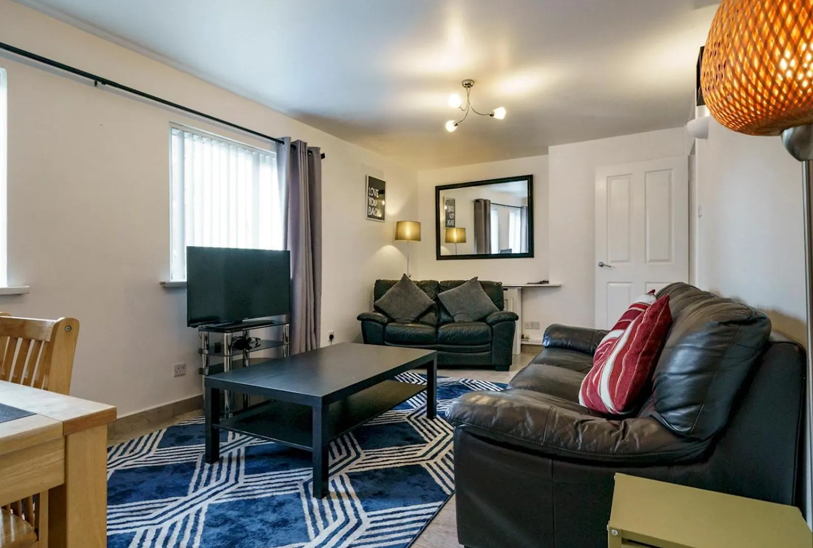 Apartament City Centre Queens Uni Cafes And Restaurants Pass The Keys Belfast
